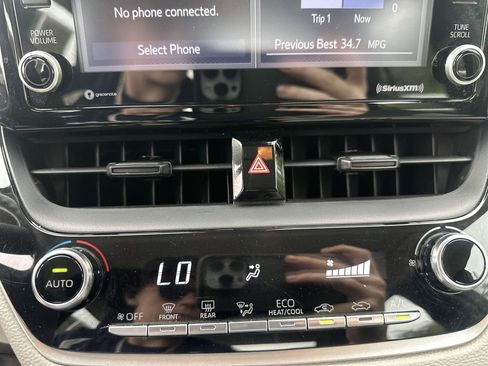 Used 2022 Toyota Corolla LE image 25