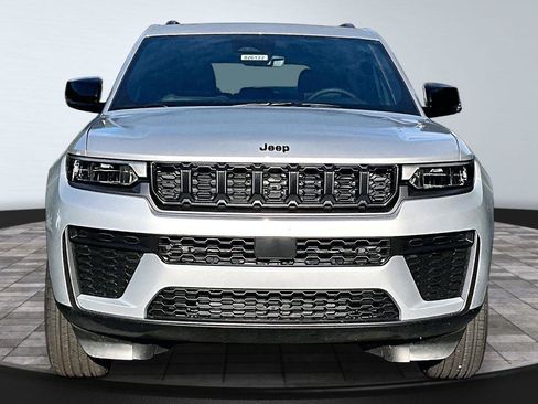New 2026 Jeep Grand Cherokee Altitude AWD/4WD image 2