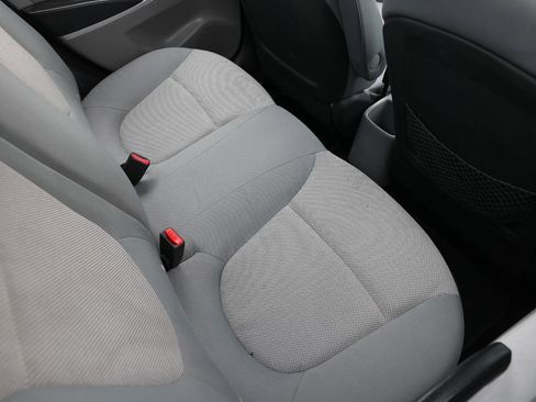 Used 2013 Hyundai Accent GLS image 12