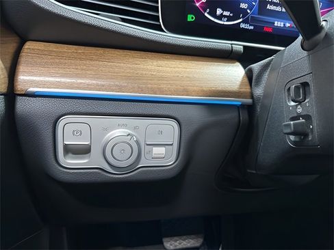 Used 2025 Mercedes-Benz GLE 350 4MATIC image 16