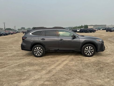 Used 2025 Subaru Outback Premium AWD/4WD image 6