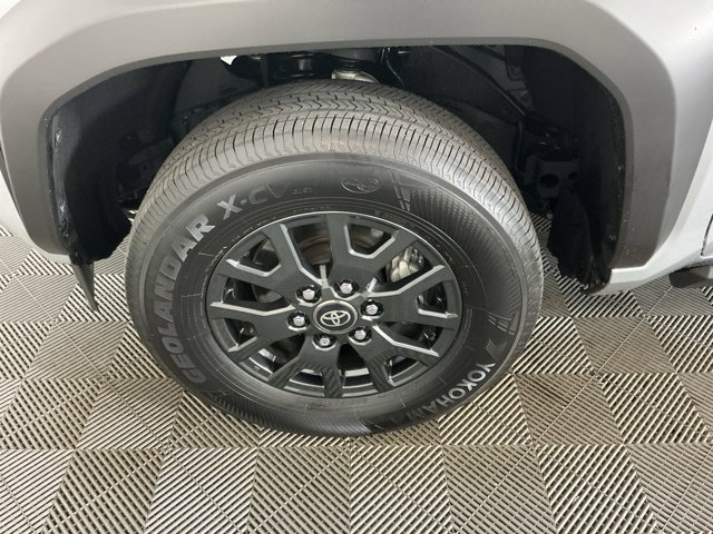 Used 2025 Toyota 4Runner SR5 AWD/4WD image 30