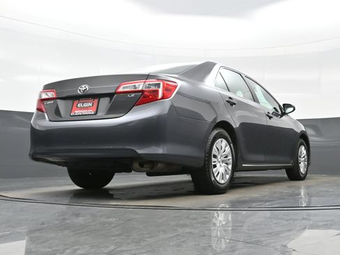 Used 2013 Toyota Camry LE FWD image 26