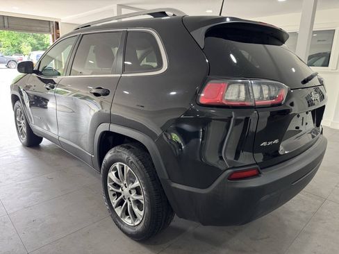 Used 2019 Jeep Cherokee Latitude Plus w/ Cold Weather Group AWD/4WD image 4