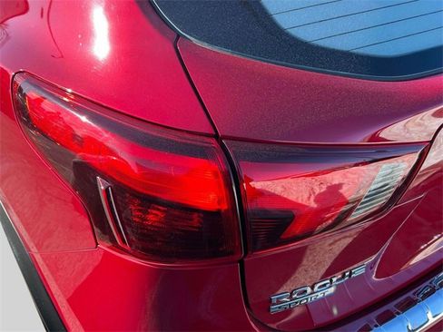 Used 2018 Nissan Rogue Sport SL w/ SL Premium Package image 11