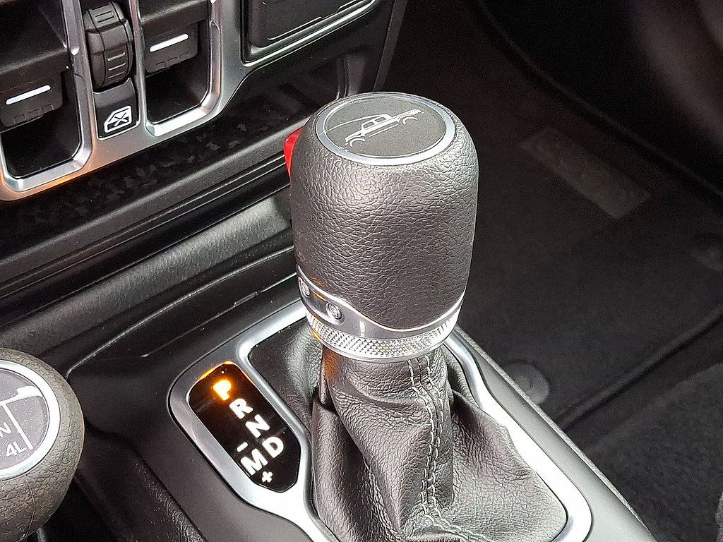 Used 2025 Jeep Gladiator Sport AWD/4WD image 18