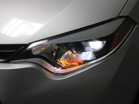 Used 2016 Toyota Corolla LE image 46