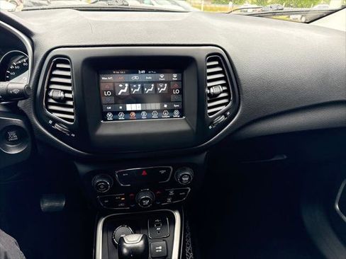 Used 2019 Jeep Compass Latitude AWD/4WD image 21