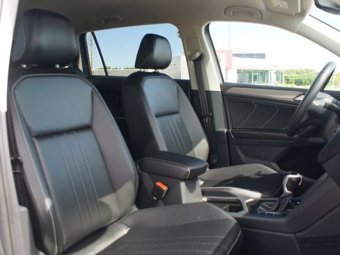 Used 2024 Volkswagen Tiguan SE FWD image 23
