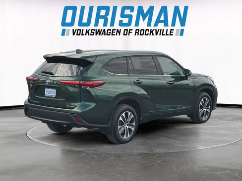 Used 2023 Toyota Highlander XLE image 6