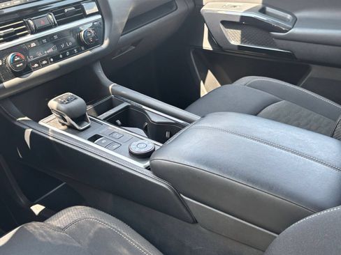 Used 2025 Nissan Pathfinder SV AWD/4WD image 44