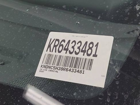 Used 2024 Kia Carnival EX FWD image 38