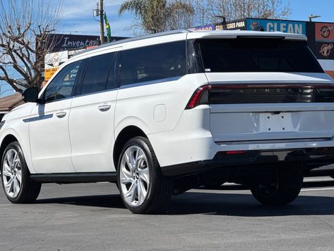 Used 2025 Lincoln Navigator L Reserve image 6