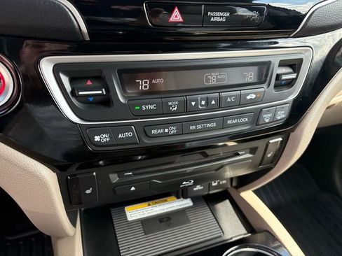 Certified 2022 Honda Pilot Touring image 13