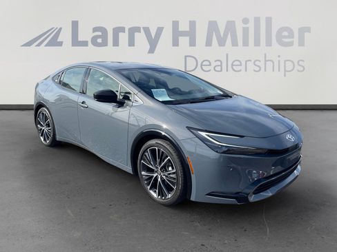 Certified 2025 Toyota Prius XLE image 7