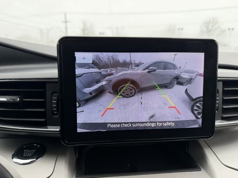 Used 2023 Ford Explorer XLT w/ Equipment Group 202A image 18