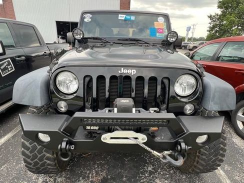 Used 2015 Jeep Wrangler Unlimited Rubicon image 2