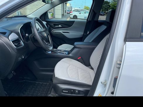 Used 2020 Chevrolet Equinox LS w/ LS Convenience Package FWD image 2