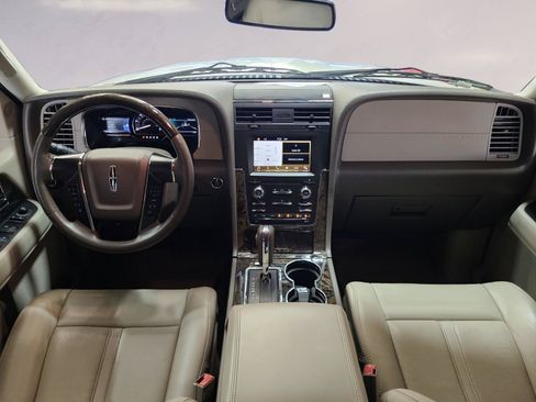 Used 2016 Lincoln Navigator Select RWD image 17