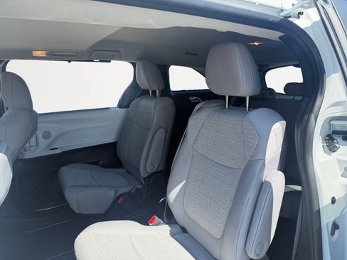 Used 2025 Toyota Sienna LE w/ LE Plus Package FWD image 13
