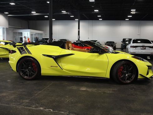 Used 2023 Chevrolet Corvette Z06 w/ Z07 Performance Package RWD image 11