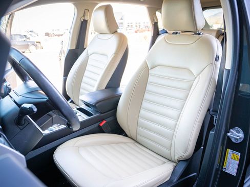 Used 2023 Ford Edge SEL image 9