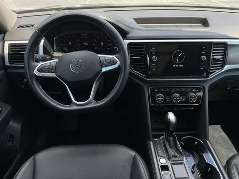 Used 2023 Volkswagen Atlas SE w/ Panoramic Sunroof Package FWD image 11