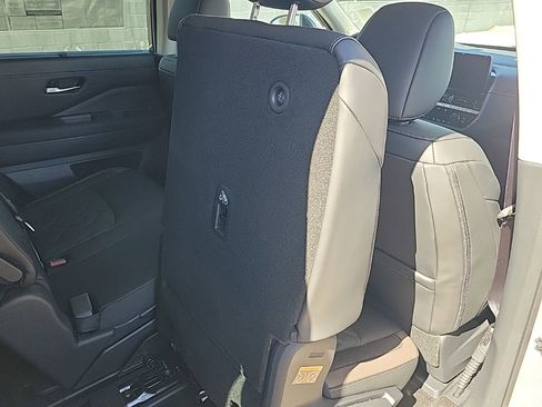 New 2026 Nissan Pathfinder Platinum image 40