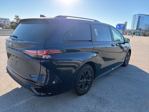 Used 2025 Toyota Sienna XSE image 15