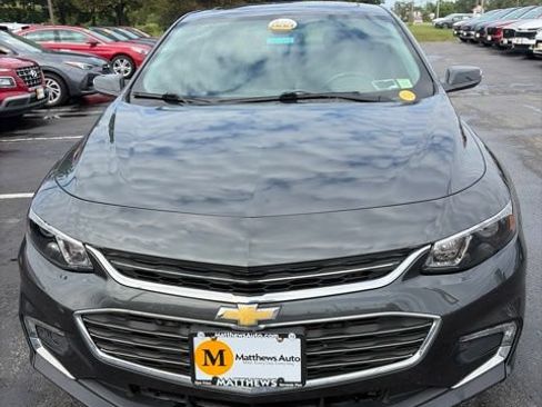 Used 2018 Chevrolet Malibu LT w/ Leather Package FWD image 5