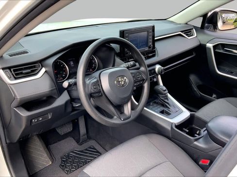 Used 2022 Toyota RAV4 XLE AWD/4WD image 16