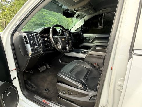 Used 2017 Chevrolet Silverado 1500 LTZ Z71 w/ LTZ Plus Package AWD/4WD image 12