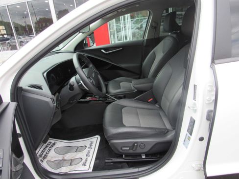 Used 2024 Kia Niro Wind FWD image 11