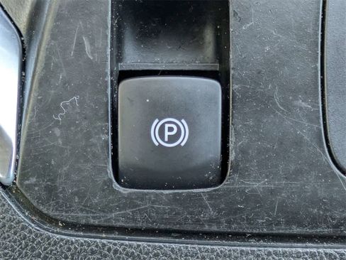 Used 2019 Chevrolet Traverse LT image 31