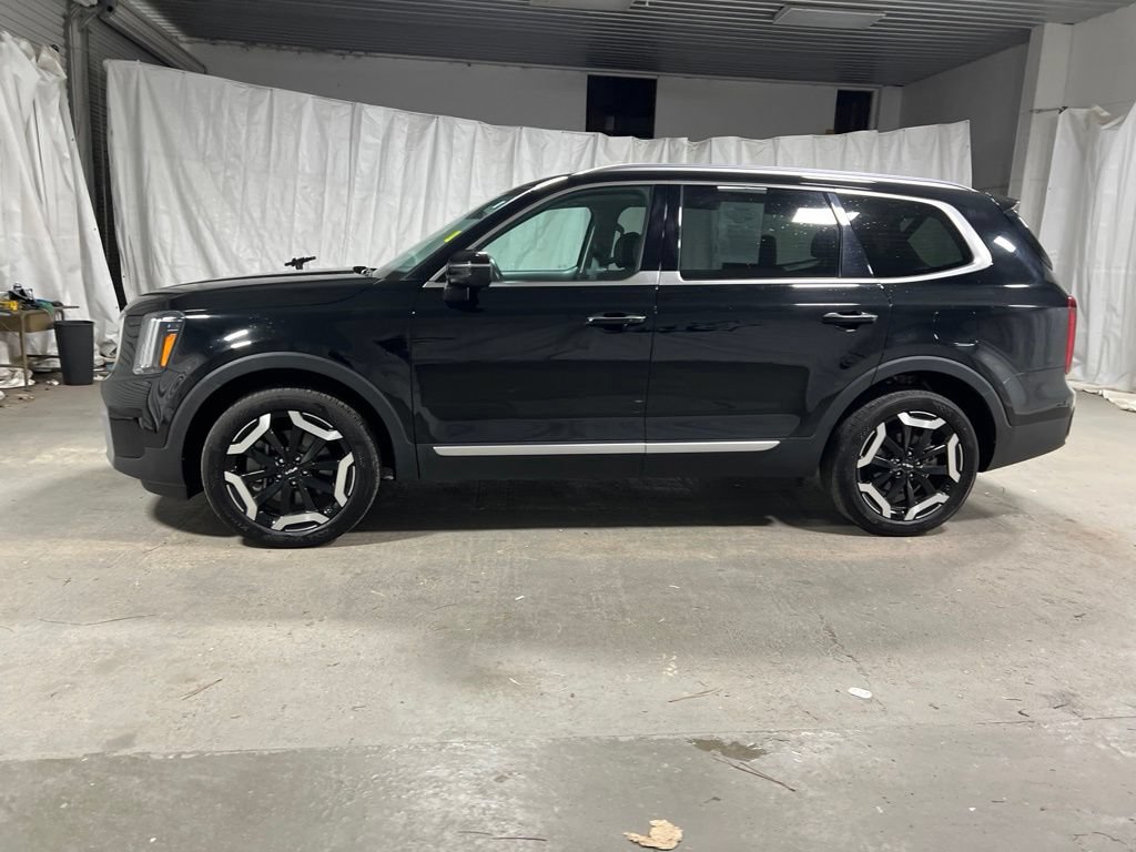 Used 2025 Kia Telluride S FWD image 4