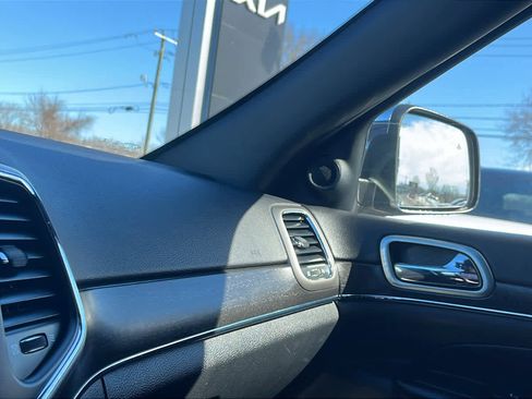 Used 2018 Jeep Grand Cherokee Limited image 18