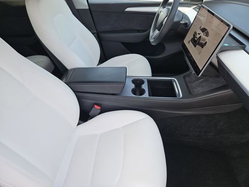 Used 2023 Tesla Model Y Long Range image 16