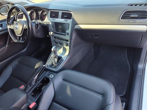 Used 2016 Volkswagen Golf SE image 49