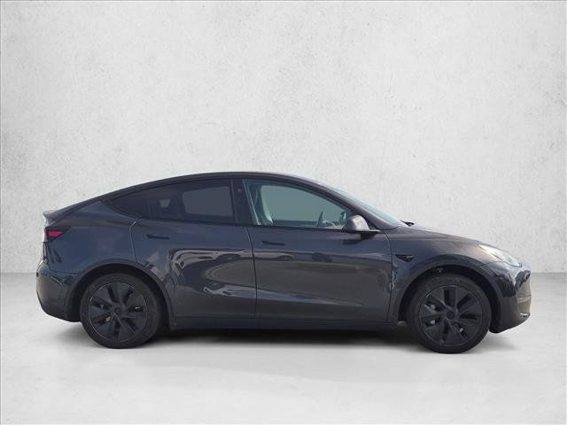 Used 2024 Tesla Model Y Long Range RWD image 4
