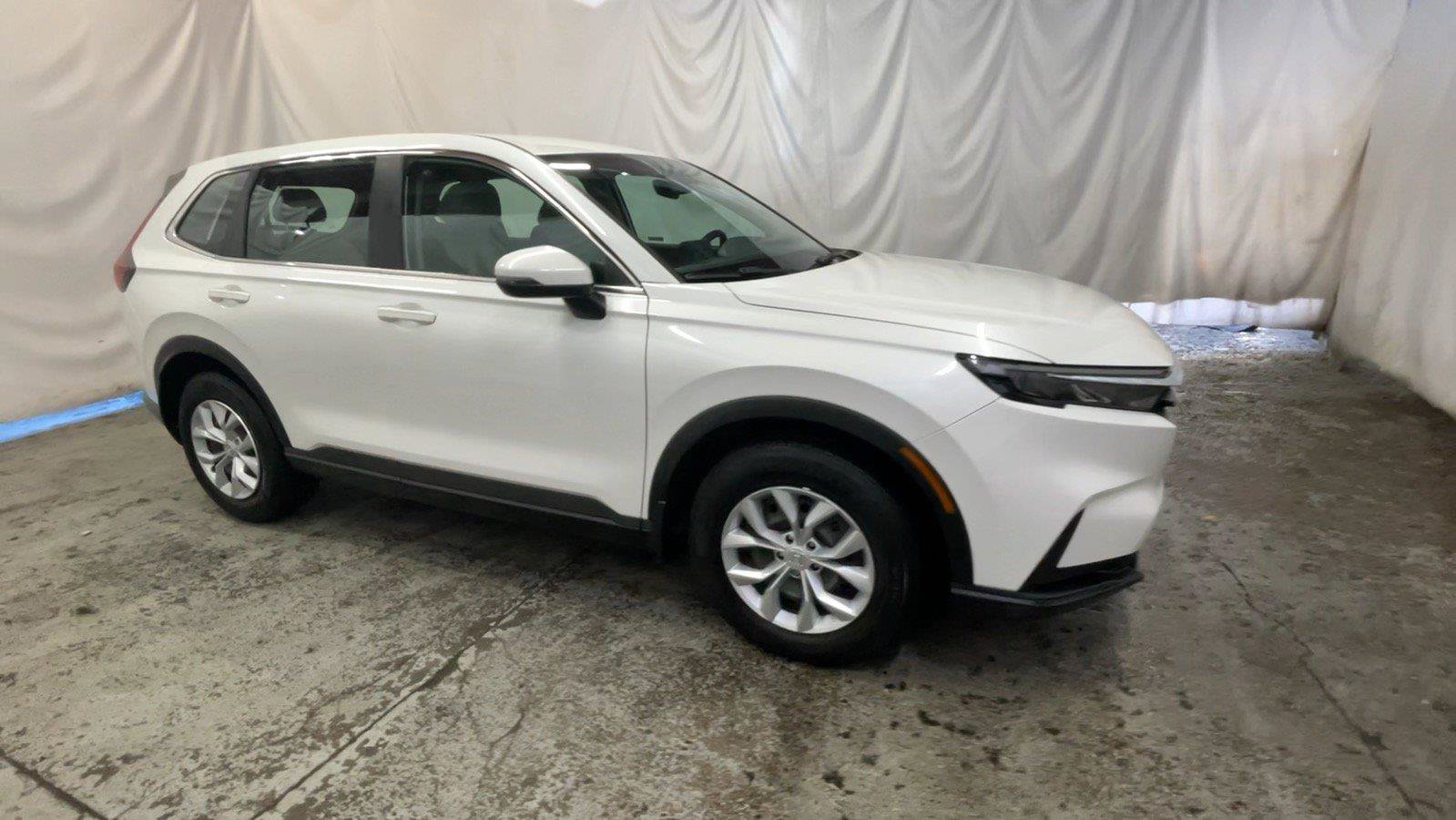 Used 2023 Honda CR-V LX image 3