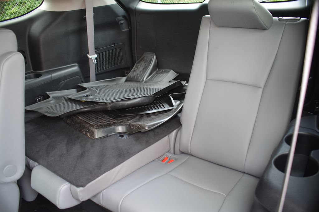 Used 2023 Toyota Highlander XLE AWD/4WD image 25