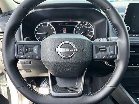 Certified 2025 Nissan Rogue SV image 21