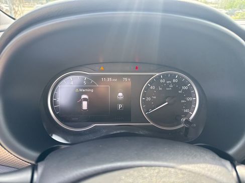Used 2019 Nissan Kicks SV FWD image 6