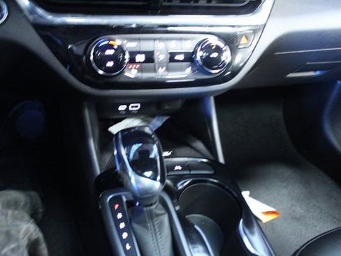 Used 2025 Buick Envista Sport Touring w/ Experience Buick Package FWD image 18