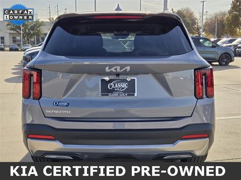Certified 2025 Kia Sorento EX image 5