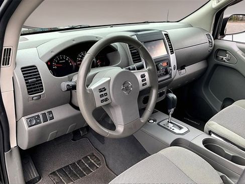 Used 2020 Nissan Frontier SV image 16