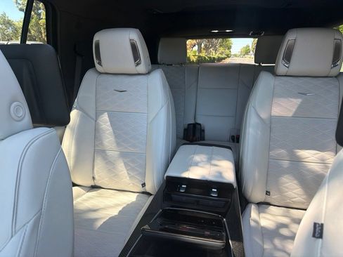 Used 2025 Cadillac Escalade V AWD/4WD image 16