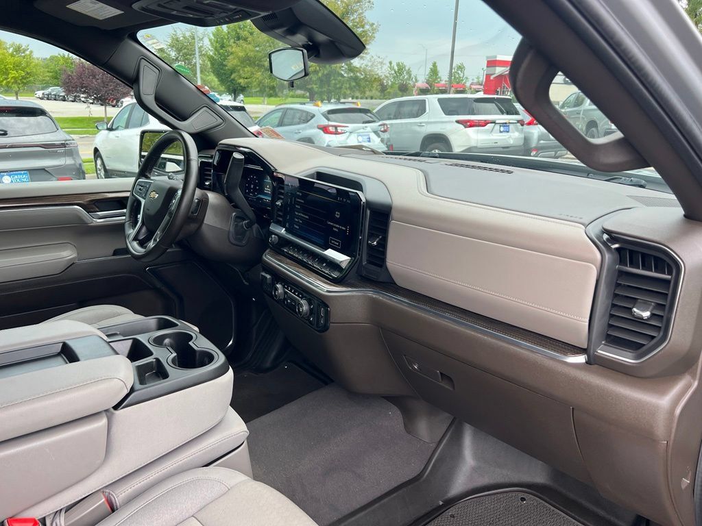 Used 2024 Chevrolet Silverado 1500 LT w/ Safety Package AWD/4WD image 27