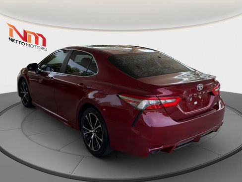 Used 2018 Toyota Camry SE w/ Moonroof Package FWD image 3