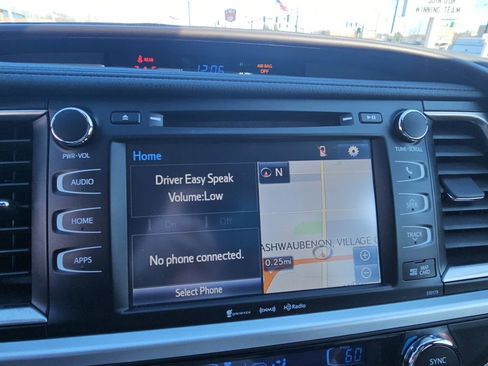 Used 2018 Toyota Highlander XLE image 16